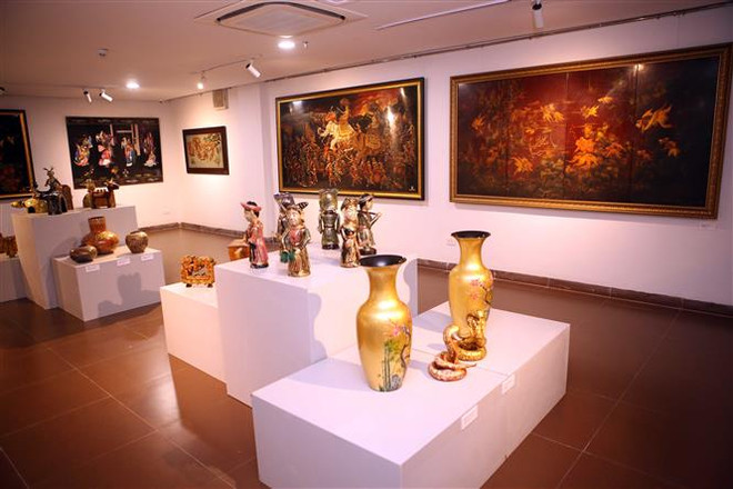 越南磨漆产品展览会:介绍100多件独特磨漆产品及产品组 ảnh 1 越南磨漆产品展览会:介绍100多件独特磨漆产品及产品组 ảnh 1