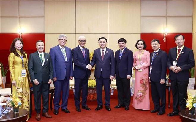 越南国会主席王廷惠会见摩洛哥众议院议长拉希德·塔勒比·阿拉米 ảnh 2