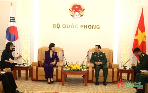 越南国防部长潘文江大将会见韩国驻越南大使 ảnh 1 越南国防部长潘文江大将会见韩国驻越南大使 ảnh 1