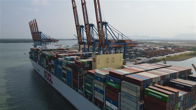 全球最大集装箱船“东方西班牙”靠泊越南盖梅-施威港口 ảnh 1 全球最大集装箱船“东方西班牙”靠泊越南盖梅-施威港口 ảnh 1