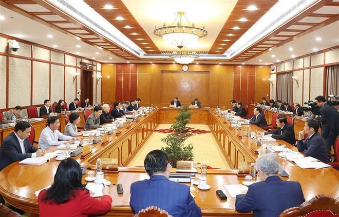 越共中央政治局对同奈省委常委会(2010-2015年和2015-2020年任期)给予警告处分 ảnh 1 越共中央政治局对同奈省委常委会(2010-2015年和2015-2020年任期)给予警告处分 ảnh 1