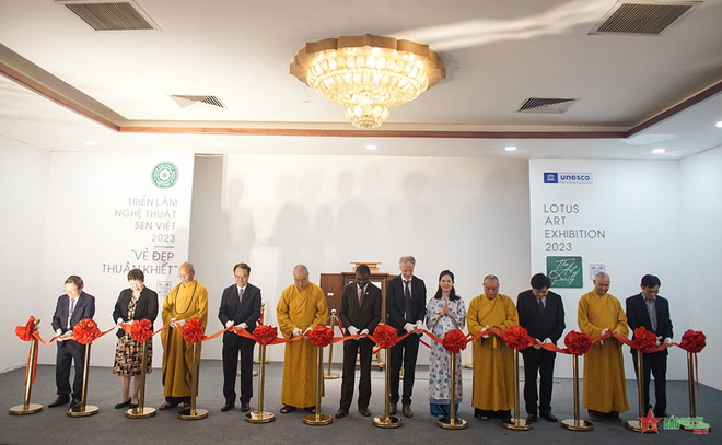 “2023越南荷花——纯洁之美”画展在河内开展 ảnh 1