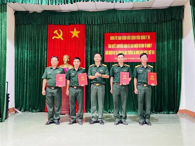 7B军医院医务人员前往长沙执行任务 ảnh 1