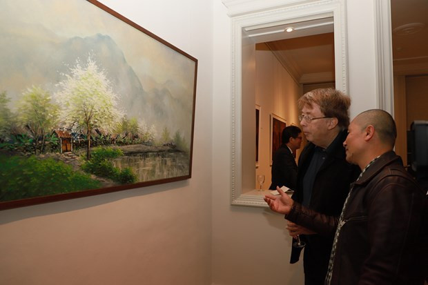 越南“家乡的色彩”艺术展活动在英国举行 ảnh 1 越南“家乡的色彩”艺术展活动在英国举行 ảnh 1