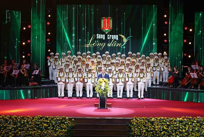 国家主席阮春福出席乡镇公安派出所所长先进个人表彰会 ảnh 1 国家主席阮春福出席乡镇公安派出所所长先进个人表彰会 ảnh 1