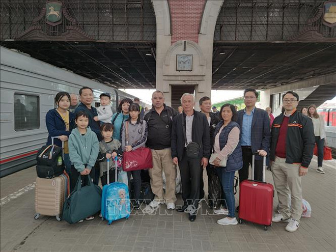 越南驻俄大使馆协助越南人从乌克兰东部顿涅茨克撤离回国 ảnh 1 越南驻俄大使馆协助越南人从乌克兰东部顿涅茨克撤离回国 ảnh 1