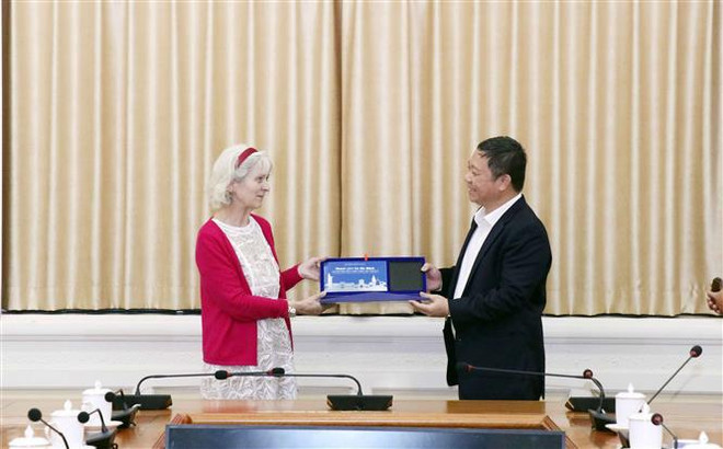 胡志明市领导会见国际劳工组织驻越代表处首席代表 ảnh 1 胡志明市领导会见国际劳工组织驻越代表处首席代表 ảnh 1