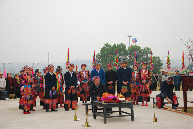 河江省苗旺县倮倮族同胞欢度祈雨节 ảnh 1 河江省苗旺县倮倮族同胞欢度祈雨节 ảnh 1