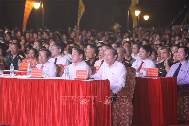 政府副总理张和平出席贤良-滨海两岸“统一渴望”文艺晚会 ảnh 1 政府副总理张和平出席贤良-滨海两岸“统一渴望”文艺晚会 ảnh 1