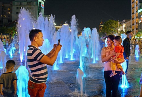 越南南方解放42周年:胡志明市的城市面貌焕然一新 ảnh 5 越南南方解放42周年:胡志明市的城市面貌焕然一新 ảnh 5