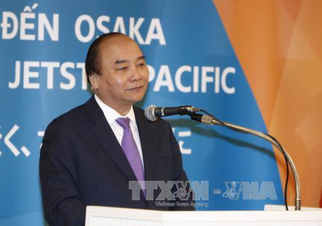 阮春福总理出席越南两家航空公司飞往日本大阪航线开通仪式 ảnh 1