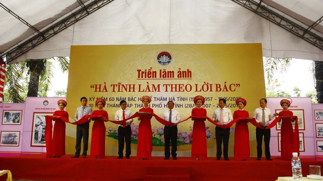 “河静实践胡伯伯教诲”图片展正式拉开序幕 ảnh 1 “河静实践胡伯伯教诲”图片展正式拉开序幕 ảnh 1