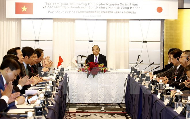 阮春福总理会见日本关西地区企业和大阪府领导代表 ảnh 1 阮春福总理会见日本关西地区企业和大阪府领导代表 ảnh 1