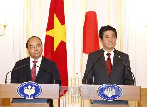阮春福总理与日本首相安倍晋三进行会谈 ảnh 4 阮春福总理与日本首相安倍晋三进行会谈 ảnh 4