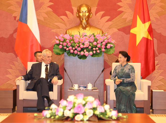 国会主席阮氏金银会见捷克总统米洛什·泽曼 ảnh 2 国会主席阮氏金银会见捷克总统米洛什·泽曼 ảnh 2