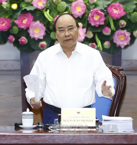 阮春福总理：尽力帮助企业解决困难 推动经济增长 ảnh 1