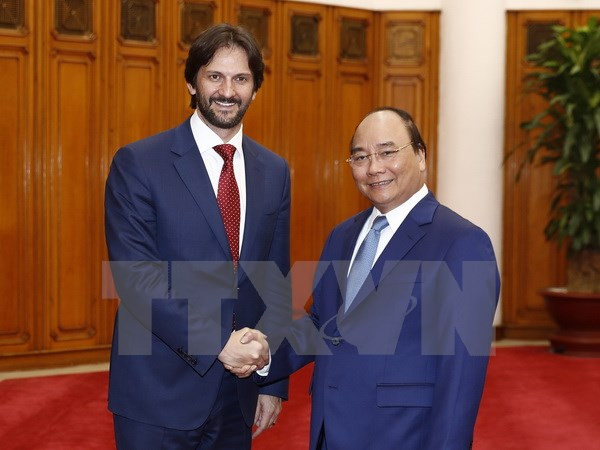 阮春福总理会见斯洛伐克副总理兼内务部部长罗伯特•卡里尼亚克 ảnh 1 阮春福总理会见斯洛伐克副总理兼内务部部长罗伯特•卡里尼亚克 ảnh 1