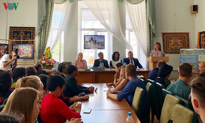 《越南文学》乌克兰语版正式出版发行 ảnh 1 《越南文学》乌克兰语版正式出版发行 ảnh 1