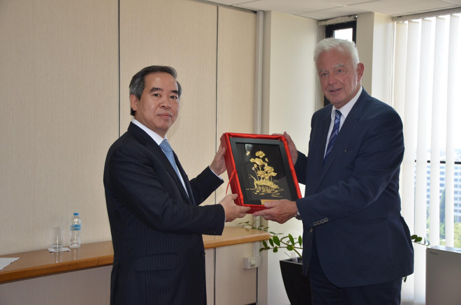 越共中央经济部代表团对希腊进行工作访问 ảnh 1 越共中央经济部代表团对希腊进行工作访问 ảnh 1