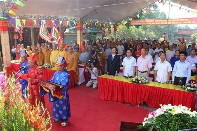 阮廌忌日577周年纪念仪式在昆山遗迹区举行 ảnh 1 阮廌忌日577周年纪念仪式在昆山遗迹区举行 ảnh 1