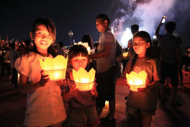 海阳省昆山—劫泊秋季庙会:祈安法会和放花灯仪式在六头江举行 ảnh 1 海阳省昆山—劫泊秋季庙会:祈安法会和放花灯仪式在六头江举行 ảnh 1