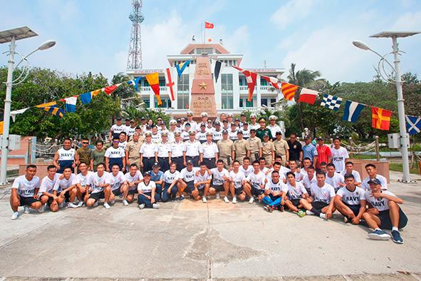 越南和菲律宾海军在双子西岛上举行交流活动 ảnh 3 越南和菲律宾海军在双子西岛上举行交流活动 ảnh 3