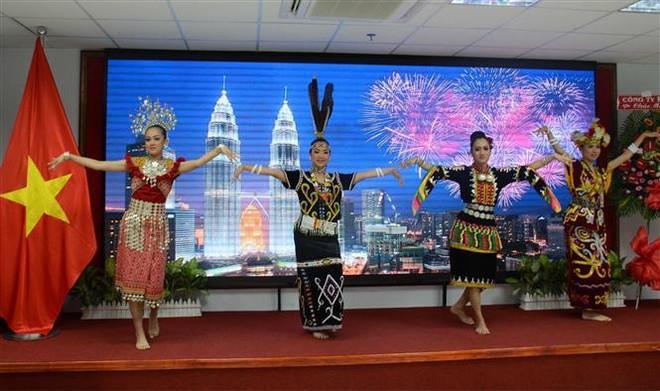 纪念马来西亚国庆62周年见面会在胡志明市举行 ảnh 2 纪念马来西亚国庆62周年见面会在胡志明市举行 ảnh 2