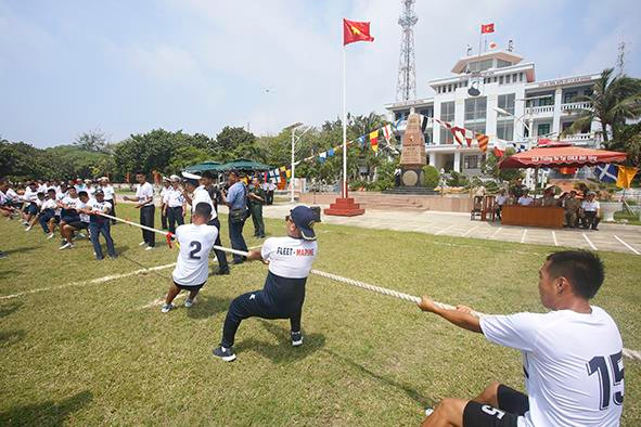 越南和菲律宾海军在双子西岛上举行交流活动 ảnh 2 越南和菲律宾海军在双子西岛上举行交流活动 ảnh 2