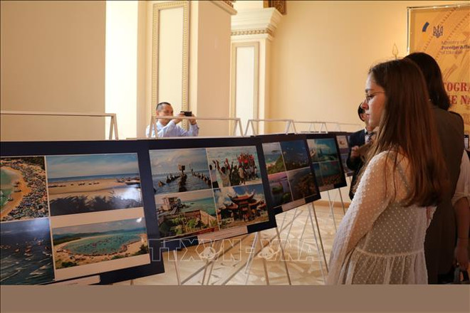 越南风土人情与国家发展成就展在乌克兰举行 ảnh 1 越南风土人情与国家发展成就展在乌克兰举行 ảnh 1