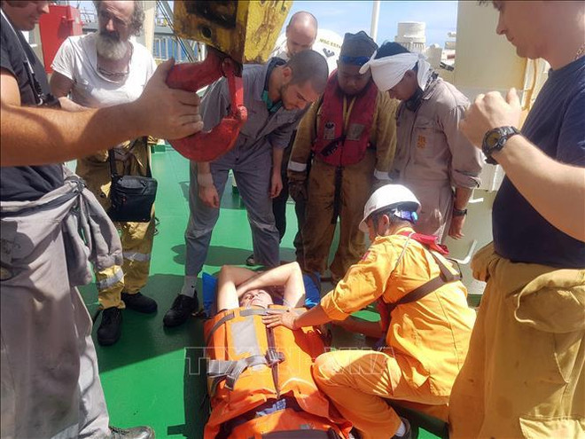成功救助在越南黄沙海域遇险的外籍人员 ảnh 1 成功救助在越南黄沙海域遇险的外籍人员 ảnh 1