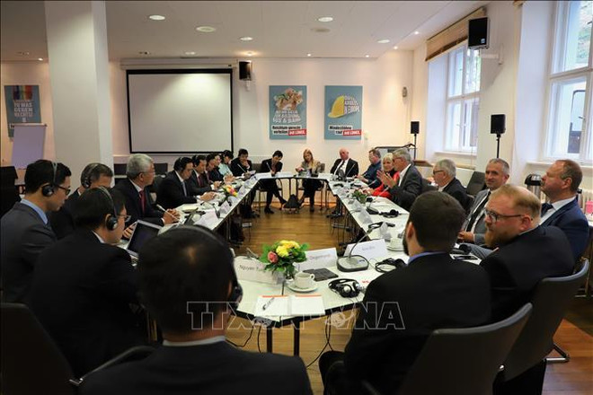 越南共产党与德国左翼党第二次政策对话会在德国召开 ảnh 1 越南共产党与德国左翼党第二次政策对话会在德国召开 ảnh 1