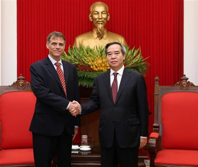 阮文平会见美国财政部长副助理部长罗伯特·卡普罗特 ảnh 1 阮文平会见美国财政部长副助理部长罗伯特·卡普罗特 ảnh 1