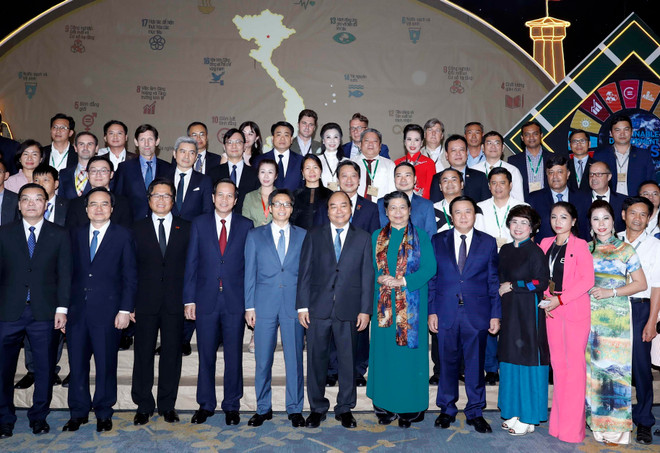 阮春福总理：以人为可持续发展的核心 ảnh 1