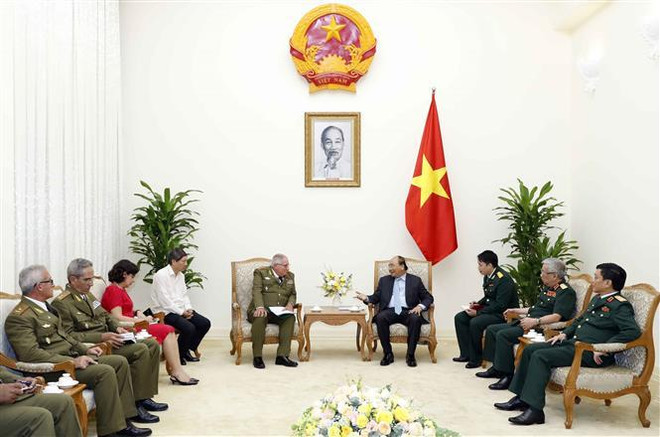 越南政府总理阮春福会见古巴革命武装力量部第一副部长兼总参谋长 ảnh 2 越南政府总理阮春福会见古巴革命武装力量部第一副部长兼总参谋长 ảnh 2