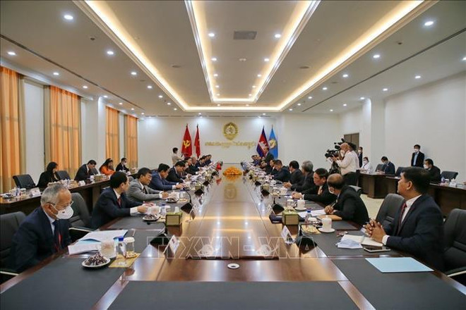 越柬关系55周年：越共中央政治局委员、中央书记处常务书记武文赏对柬埔寨进行正式访问 ảnh 2