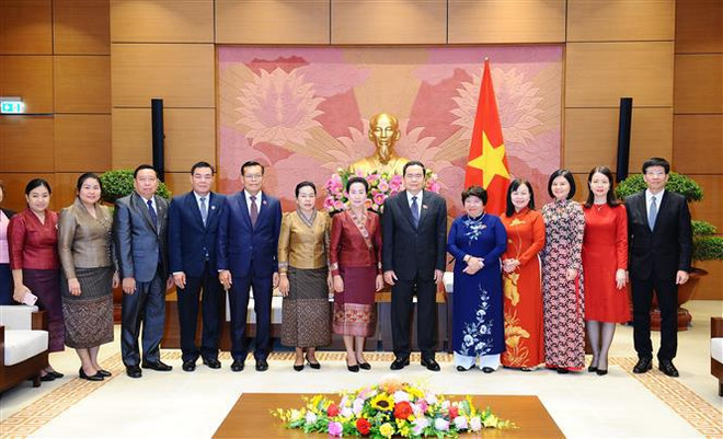 越南国会常务副主席陈青敏会见老挝国会文化与社会委员会主任图玛莉·冯帕占 ảnh 1 越南国会常务副主席陈青敏会见老挝国会文化与社会委员会主任图玛莉·冯帕占 ảnh 1