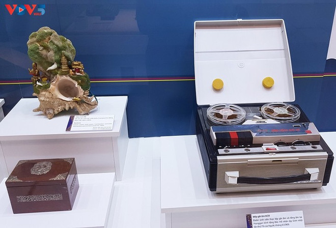 1945至1969年胡志明主席受赠礼物专项展 ảnh 1 1945至1969年胡志明主席受赠礼物专项展 ảnh 1