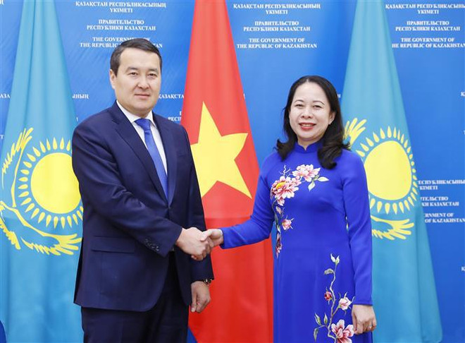 越南国家副主席武氏映春会见哈萨克斯坦总理阿里汗·斯迈洛夫 ảnh 1 越南国家副主席武氏映春会见哈萨克斯坦总理阿里汗·斯迈洛夫 ảnh 1