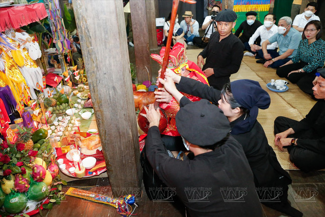 岱依族同胞祈福祈安仪式 ảnh 2