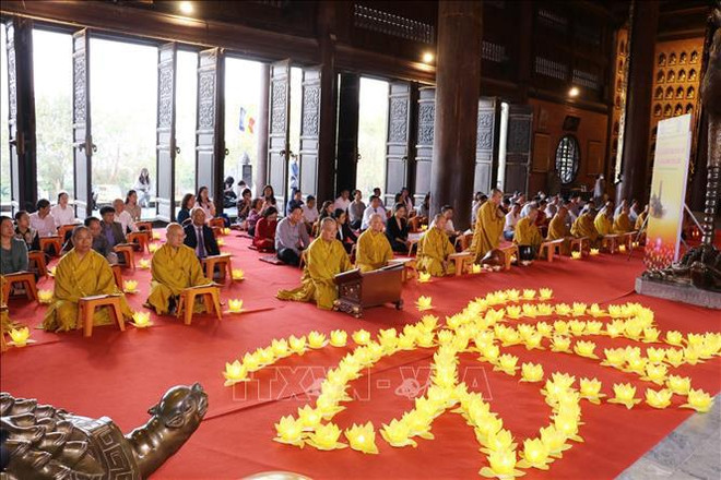 宁平省举行国泰民安、世界和平祈福仪式 ảnh 2 宁平省举行国泰民安、世界和平祈福仪式 ảnh 2