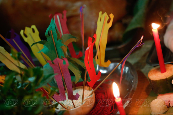 岱依族同胞祈福祈安仪式 ảnh 1