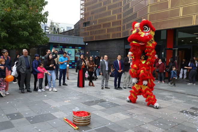 旅英越南人的秋之节亮相英国伦敦 ảnh 1  旅英越南人的秋之节亮相英国伦敦 ảnh 1