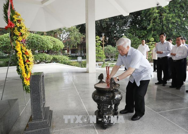 越南共产党总书记阮富仲走访同塔省 ảnh 2 越南共产党总书记阮富仲走访同塔省 ảnh 2