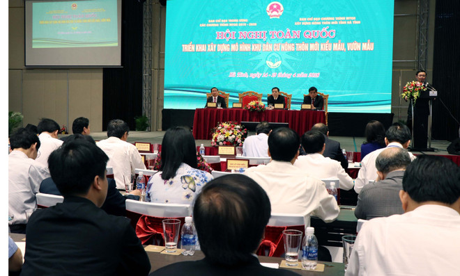 王廷惠：应尽早制定新农村示范居民区和示范园的标准 ảnh 2