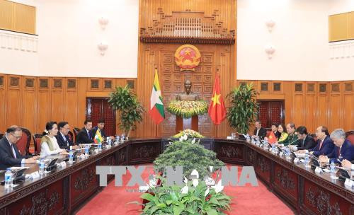 政府总理阮春福与缅甸国务资政兼外长昂山素季举行会谈 ảnh 2 政府总理阮春福与缅甸国务资政兼外长昂山素季举行会谈 ảnh 2