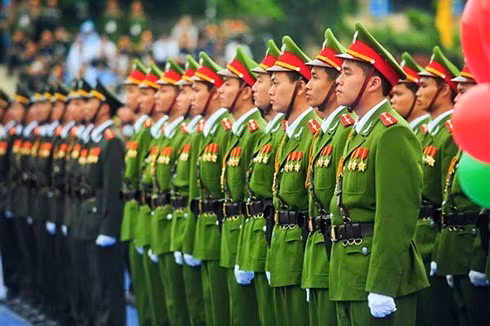 越南特大非法网络赌博案件：维护人民公安的廉洁清正 ảnh 1