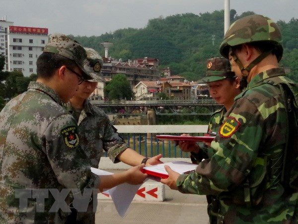 越南老街省与中国边防部队联合举行双边巡逻活动 ảnh 1 越南老街省与中国边防部队联合举行双边巡逻活动 ảnh 1