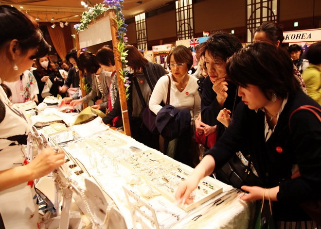 越南参加亚太妇女协会第42次慈善义卖活动 ảnh 1