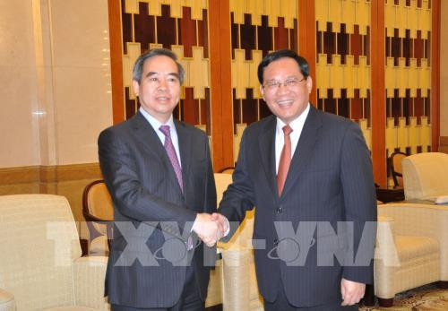 越共中央经济部部长阮文平对上海进行工作访问 ảnh 1 越共中央经济部部长阮文平对上海进行工作访问 ảnh 1
