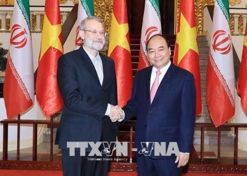 越南政府总理阮春福会见伊朗伊斯兰共和国议会议长阿里•拉里贾尼 ảnh 1 越南政府总理阮春福会见伊朗伊斯兰共和国议会议长阿里•拉里贾尼 ảnh 1